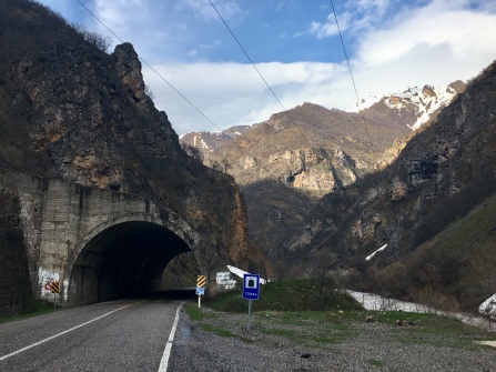 Velle tunnel(tje)s onderweg naar Pülümür.