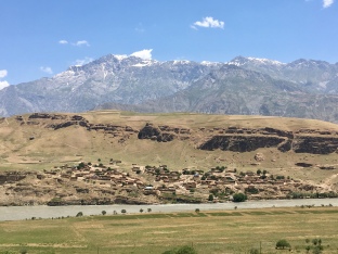 Eerste dorp in Afghanistan.