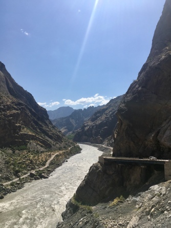 Links: Afghanistan; Rechts: Tadjikistan.