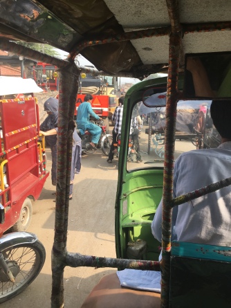 In de rickshaw.