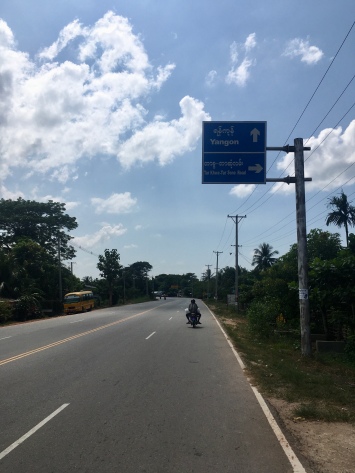 Grote weg richting Yangon.
