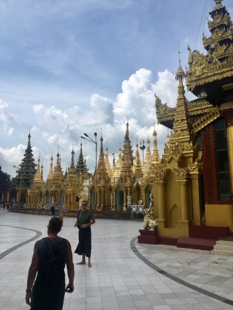 Rondom Shwedagon Pagoda.