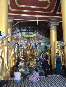 Rondom Shwedagon Pagoda.