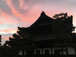 Tempels bij zonsondergang.